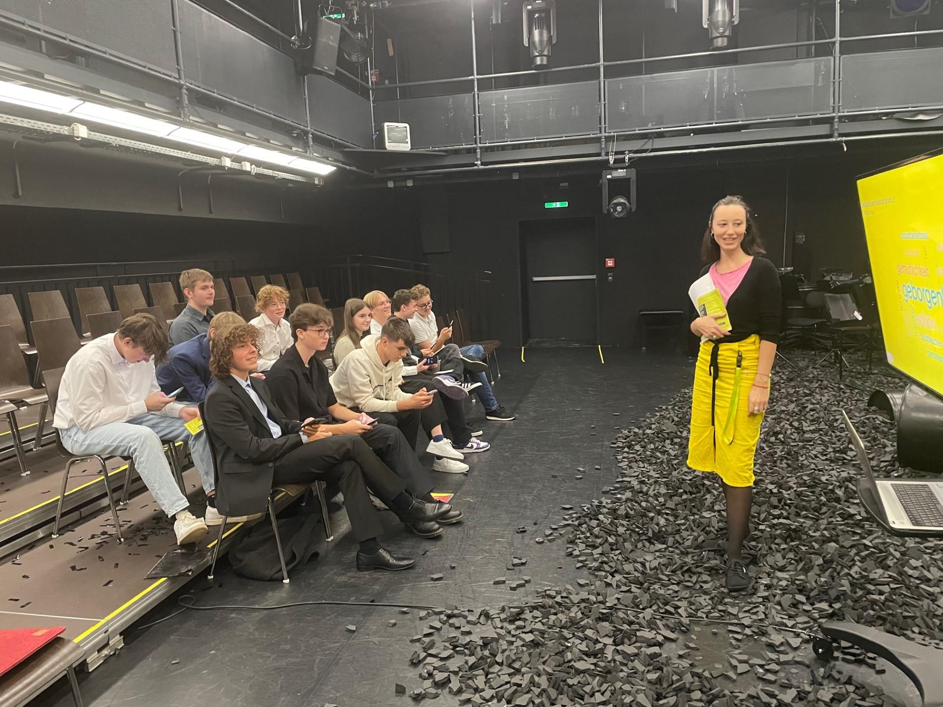 „Krieg. Stell dir vor, er wäre hier.“